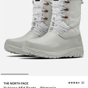 THE NORTH FACE 6.5 new
Yukiona Mid Boots - Women's